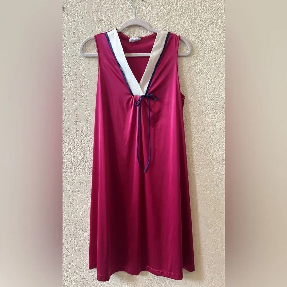 Vanity Fair Knee Length V-neck Nightgown Burgundy White Blue 70’s Sleeveless Vtg